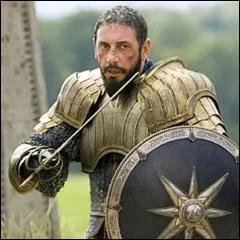 Qui se bat contre Peter et Caspian  ce moment ?