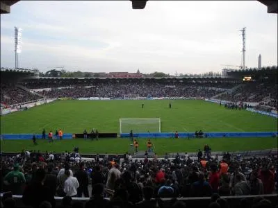 A quelle quipe appartient ce stade ?