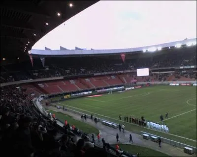 A quelle quipe appartient ce stade ?