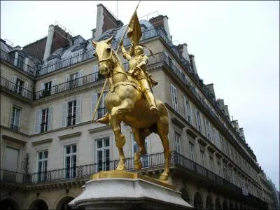 En premire place pour voir les coureurs passer sur les Champs Elyses , c'est :
