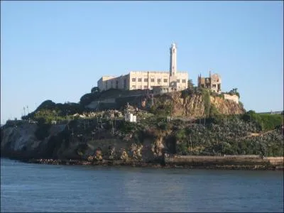 En quelle anne la prison d'Alcatraz fermera-t-elle ses portes ?