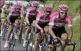 Quel tait le nom de cette quipe au clbre maillot rose ?