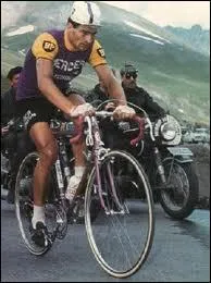 Quel tait le nom exact de l'quipe au clbre maillot violine et jaune cher  Raymond Poulidor ?