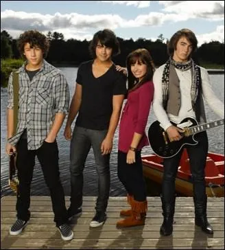 (Disney Chanel) Demi Lovato et les frres Jonas sont toujours les stars de 'Camp Rock 2'.