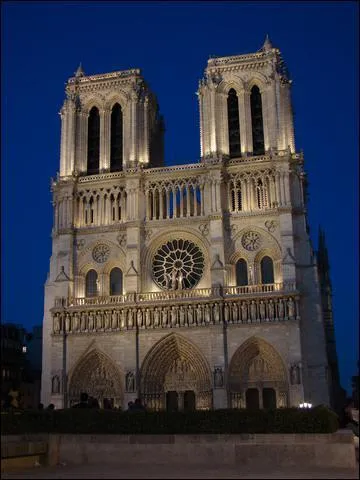 Notre Dame de Paris est la cathdrale de l'archidiocse catholique de Paris. Sa construction dbuta en 1163 pour s'achever en 1345. De quel style architectural est-elle ?