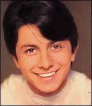 N en 1946, ce chanteur a notamment interprt 'Capri, c'est fini' :