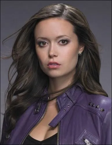 Ne en 1981, elle est surtout connue pour avoir incarn le rle de River Tam dans la srie 'Serenity' :