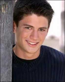N en 1985, il est l'emblmatique Nathan Scott de la srie 'Les Frres Scott' :