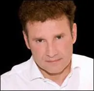 N en 1958, ce journaliste franais est mari avec Sophie Davant :