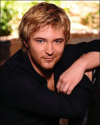 N en 1987, il est connu depuis qu'il a jou Mike dans 'Twilight' :