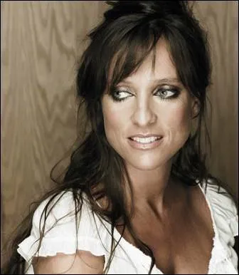 Ne en 1966, elle est aujourd'hui l'une des chanteuses qubcoises ayant le plus de succs en France :