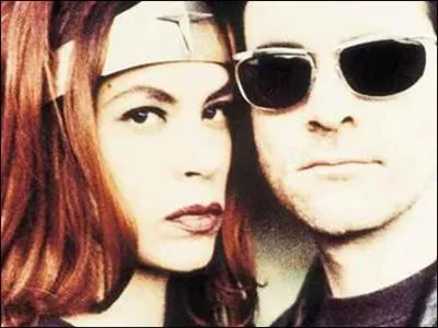 Muriel Moreno et Daniel Chenevez ont form un duo dans les annes 80-90. 'Tchiki boum', 'L'amour  la plage' ou 'Sois beau et tais-toi', font partie de leur rpertoire. Il s'agit de :