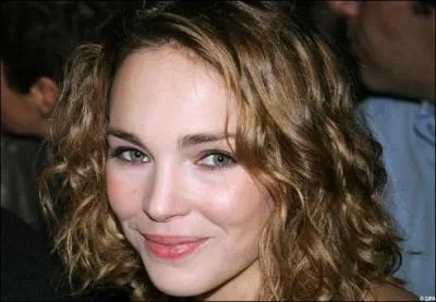 En 2001 avec qui Claire Keim a-t-elle form un duo pour chanter 'Je ne veux qu'elle' ?