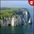 Cette ville est surtout connue pour ses falaises de craie blanche longues de 150 kilomtres et d'une hauteur moyenne de 100 mtres. Il s'agit de :