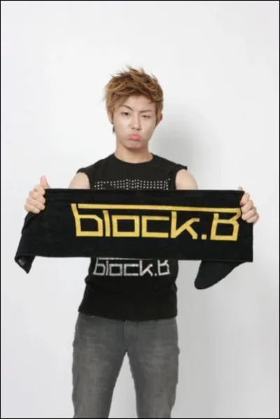 Qui est le chanteur dont la date de naissance est le 9 avril 1992 ?