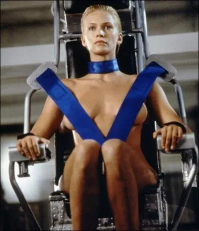 (Action) Qui incarne 'La Mutante' dans la saga du mme nom ?