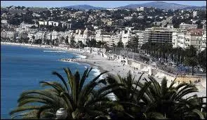 Dans quelle ville trouve-t-on la Baie des anges ?