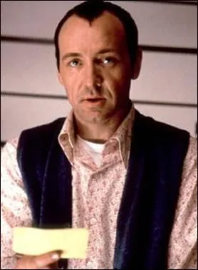 N en 1959, cet acteur est devenu mondialement clbre grce au rle dsormais culte de Keyser Sze dans 'Usual Suspects' :