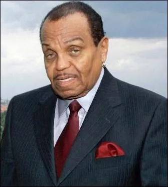 N en 1929, il est le patriarche de la famille Jackson :