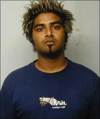 N en 1980, il a fait partie du groupe Sum 41 :