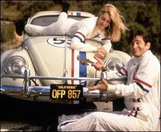 (Disney Cinmagic) Quel acteur, anciennement star de 'Evil Dead', accompagne la clbre voiture dans 'Un nouveau dpart pour la Coccinelle' ?