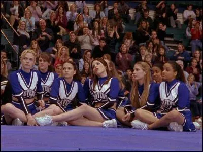 Qui fut la dernière à entrer dans l'équipe de pompom girls du lycée ?