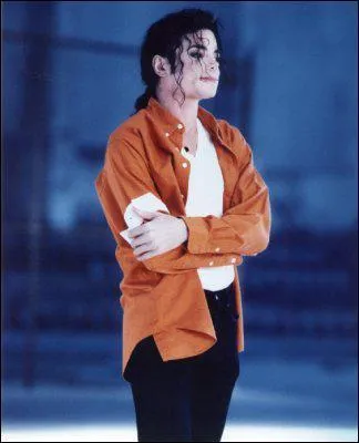 Dans quel clip porte-t-il ce costume ?