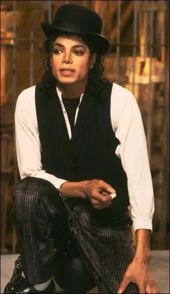 Dans quel clip porte-t-il ce costume ?