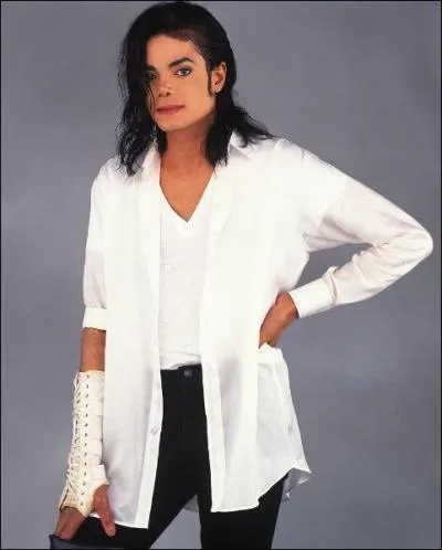 Dans quel clip porte-t-il ce costume ?