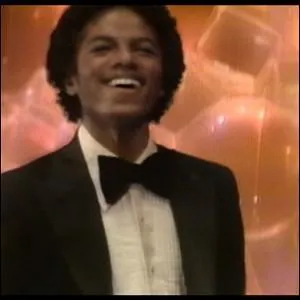 Dans quel clip porte-t-il ce costume ?