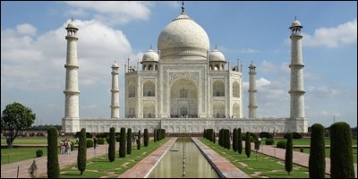 Quel monument indien situé à Agra, dans l'Uttar Pradesh, a été construit par l'Empereur Chah Djahan ?