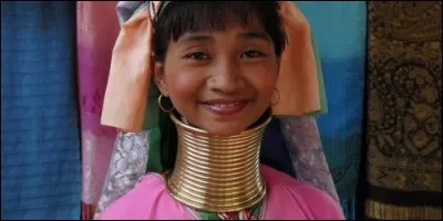 Dans quels pays vivent les célèbres "femmes-girafes" ?