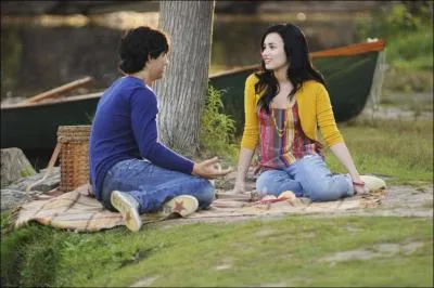 Pourquoi Shane est-il revenu  Camp Rock ?