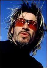 Avant d'tre avec elle, j'ai connu quelques filles, parmi les plus belles, celles qui scintillent qui font des tincelles quand on les dshabille :