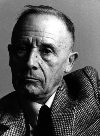 N en 1910, l'auteur de 'Un balcon en fort' et du 'Rivage des Syrtes' a refus le prix Goncourt en 1951 :