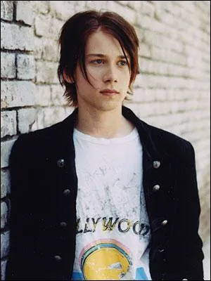 N en 1985, cet acteur amricain se caractrise souvent par des rles de jeune homme rebelle  fleur de peau :