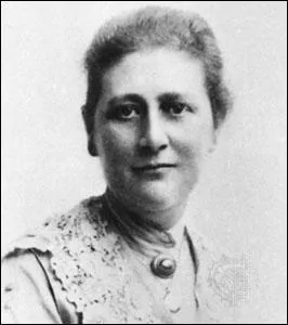 Ne en 1866, cette crivaine anglaise a crit de trs nombreux livres de littrature jeunesse comme 'Les contes de Pierre Lapin' ou encore 'Jeannot Lapin' :
