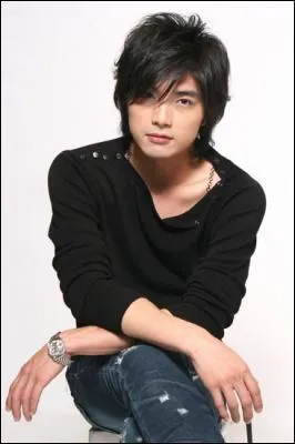 De quelle nationalit est-il ?