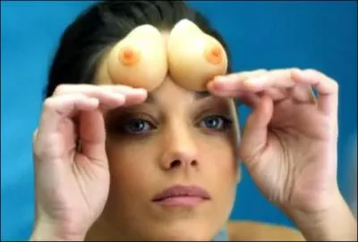 Publicit Amricaine contre la discrimination fminine au travail. Qui est l'actrice sur cette photo ?