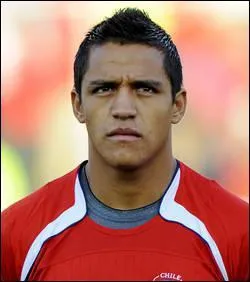 Avant de signer  Barcelone, dans quel club jouait Alexis Sanchez ?