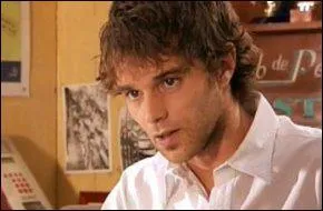 Lors de la soire du 14 juillet, Fabien a un accident...