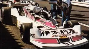 Quelle voiture pilota Kazuyoshi Hoshino lors du Grand Prix du Japon de Formule 1 de 1977 ?
