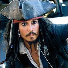 Qui joue le rle du capitaine 'Jack Sparrow' dans pirates des carabes ?