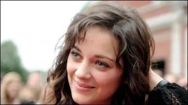 Quelle est cette actrice sur le tournage du prochain Batman ' The Dark Knight Rises ' ? .