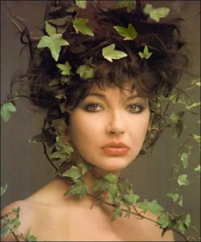 Ne en 1958, cette chanteuse britannique est connue pour l'originalit de sa production artistique ainsi que pour la particularit de sa voix :