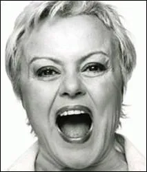 Ne en 1955, cette humoriste franaise a notamment incarn Batrice de Montmirail dans 'Les Visiteurs 2' :