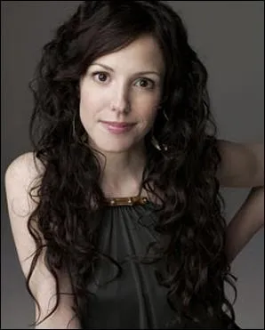 Ne en 1964, elle incarne Nancy dans 'Weeds'. Au cinma, elle tenait le premier rle dans 'Beignets de tomates vertes' :