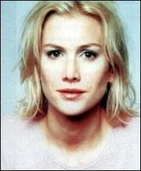 Ne en 1971, cette actrice anglaise a dbut dans la sitcom franaise 'Elisa, un roman photo' :