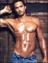 N en 1968, il fut l'un des top models les plus clbres des annes 90 :