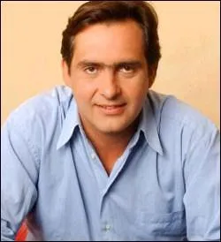 N en 1962, cet animateur, bien connu du public grce  ses gros sourcils, fut longtemps le prsentateur de 'Capital' sur M6 :